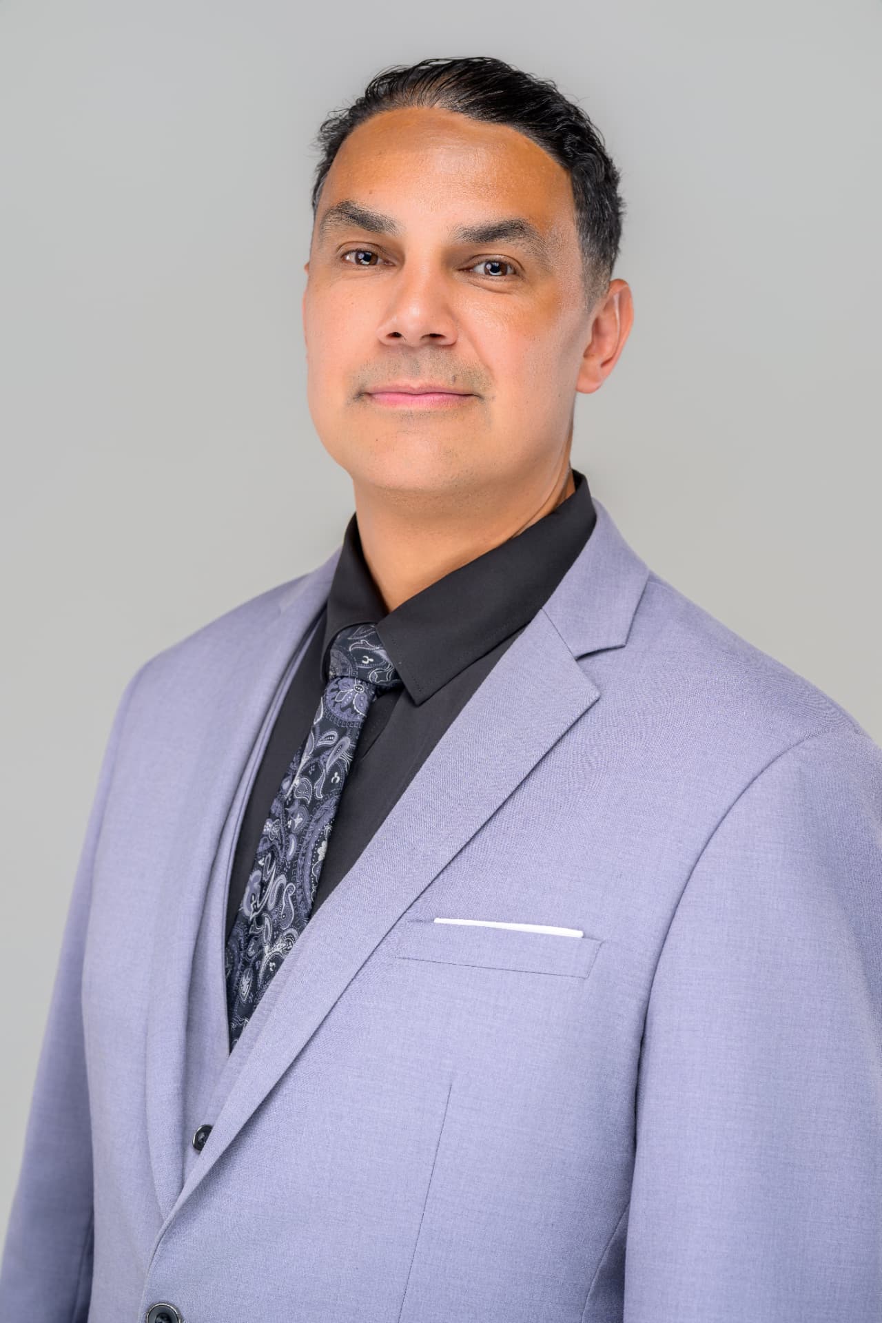 Angel Alba — New England bilingual wedding DJ & MC Angel Alba — bilingual (English/Spanish) luxury wedding DJ and Master of Ceremonies in a tailored lavender-grey three-piece suit, serving Boston, Massachusetts, New Hampshire and all of New England weddings and corporate galas