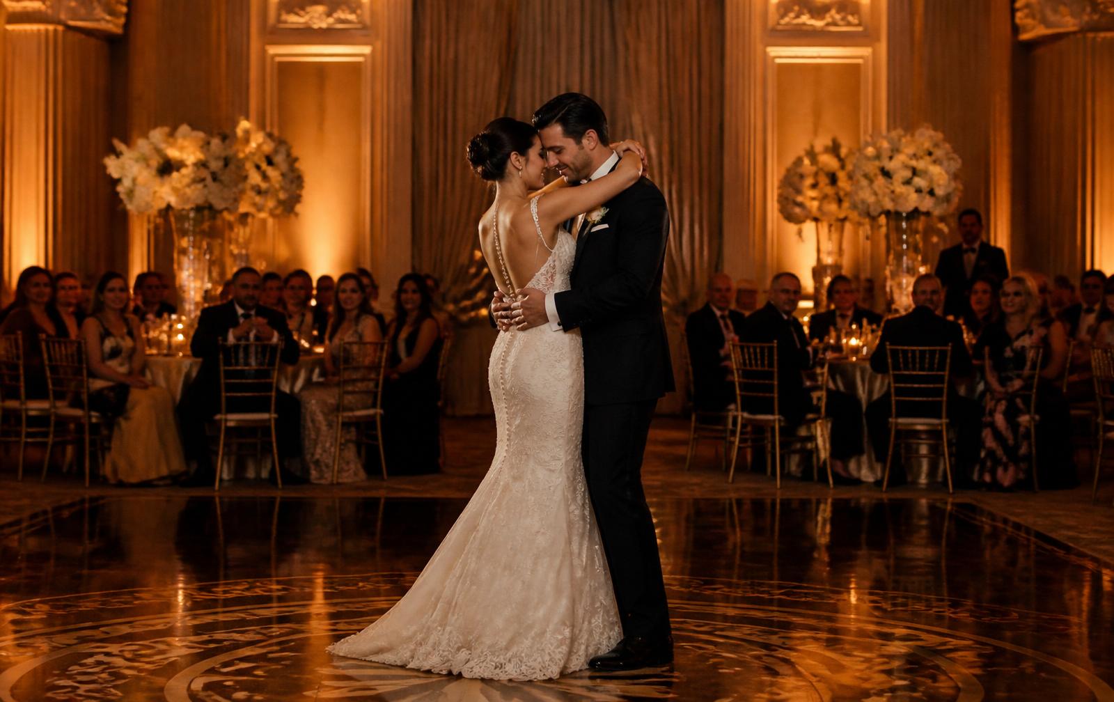 First dance with and without low-lying fog effect — without dancing on the clouds